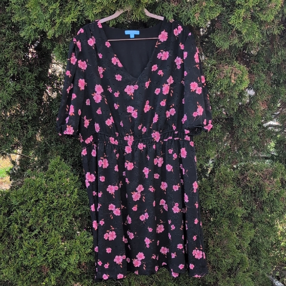 Draper James 2X Black Floral V-Neck Women’s Dress with Pink Blossoms